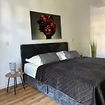 Aner 7 Luxurioeses Familienapartment Fuer Bis Zu 6 Personen Mit Kleinem Heimkino * دريسدن