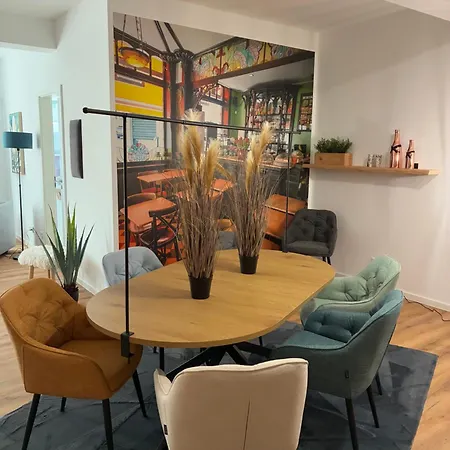 Aner 7 Luxurioeses Familienapartment Fuer Bis Zu 6 Personen Mit Kleinem Heimkino Dresde