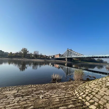 Aner7 Luxurioeses Familienapartment Fuer Bis Zu 6 Personen Mit Kleinem Heimkino Apartamento Dresden