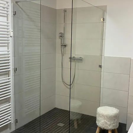 Aner 7 Luxurioeses Familienapartment Fuer Bis Zu 6 Personen Mit Kleinem Heimkino דירה *